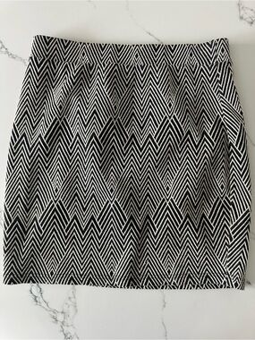Suzy Shier Black and White Chevron Mini Skirt